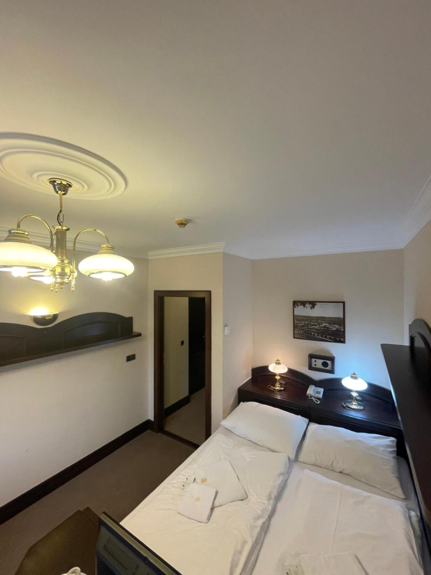 Hotel Bravo Ceska Trebova Luaran gambar