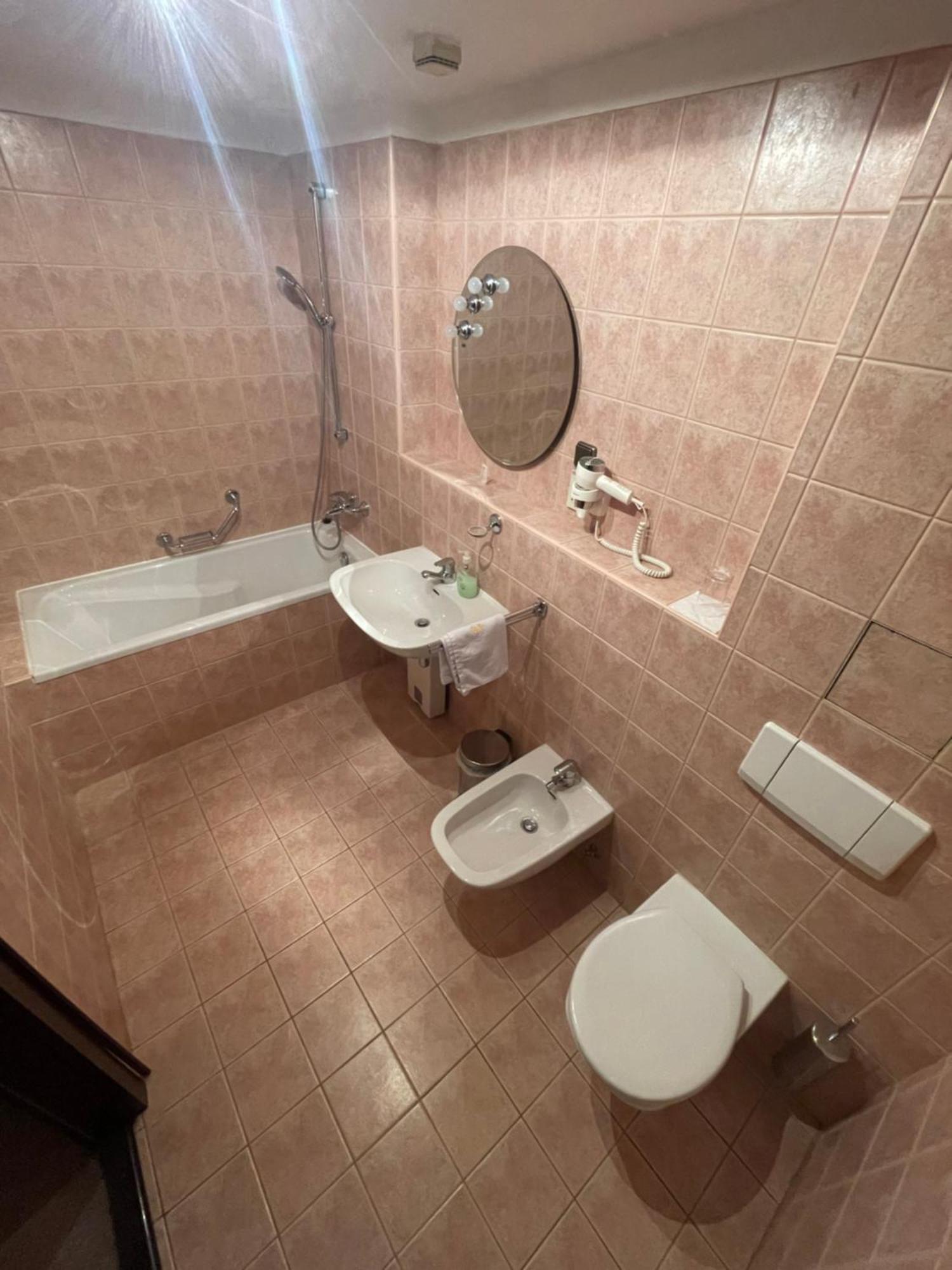 Hotel Bravo Ceska Trebova Luaran gambar