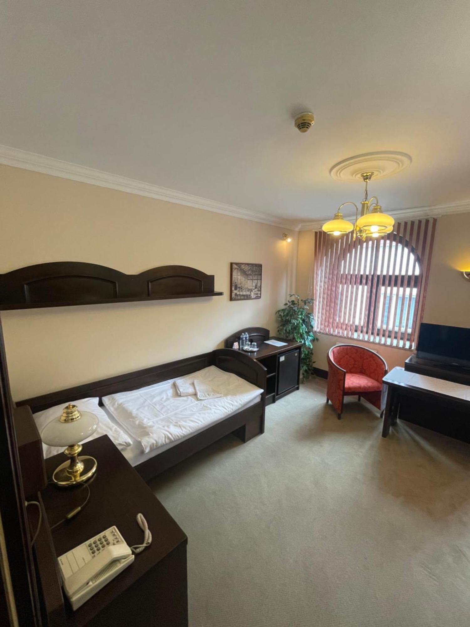 Hotel Bravo Ceska Trebova Luaran gambar