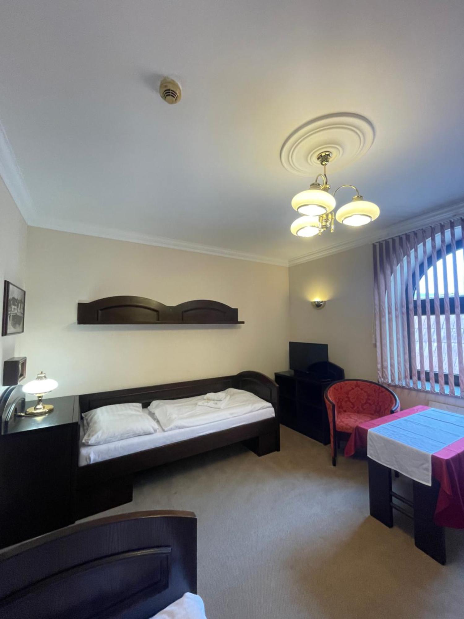 Hotel Bravo Ceska Trebova Luaran gambar