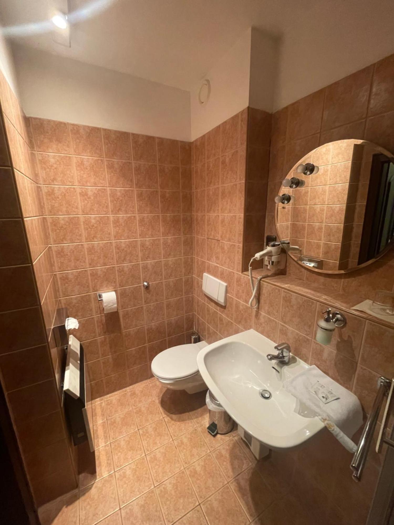 Hotel Bravo Ceska Trebova Luaran gambar